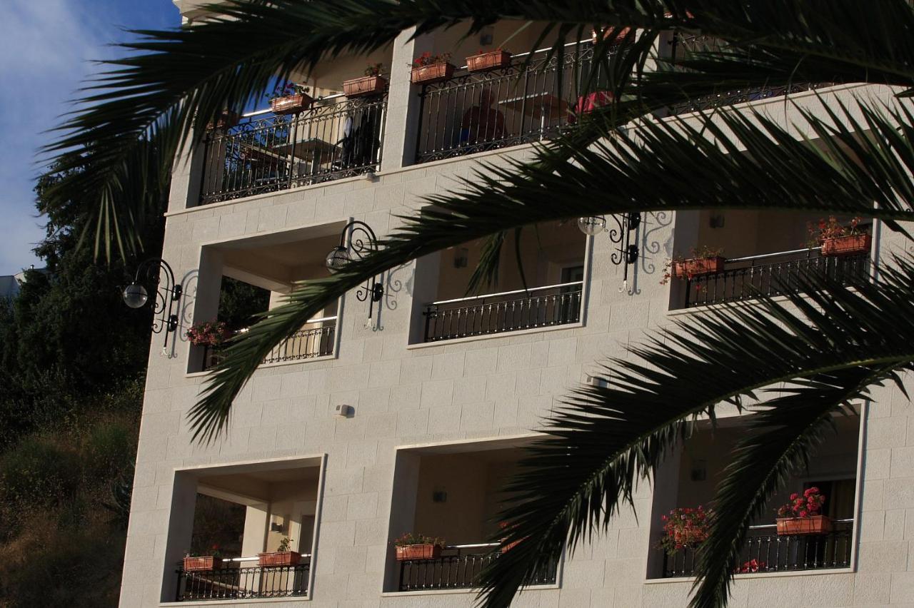 Aparthotel Natalia Podgora Bagian luar foto