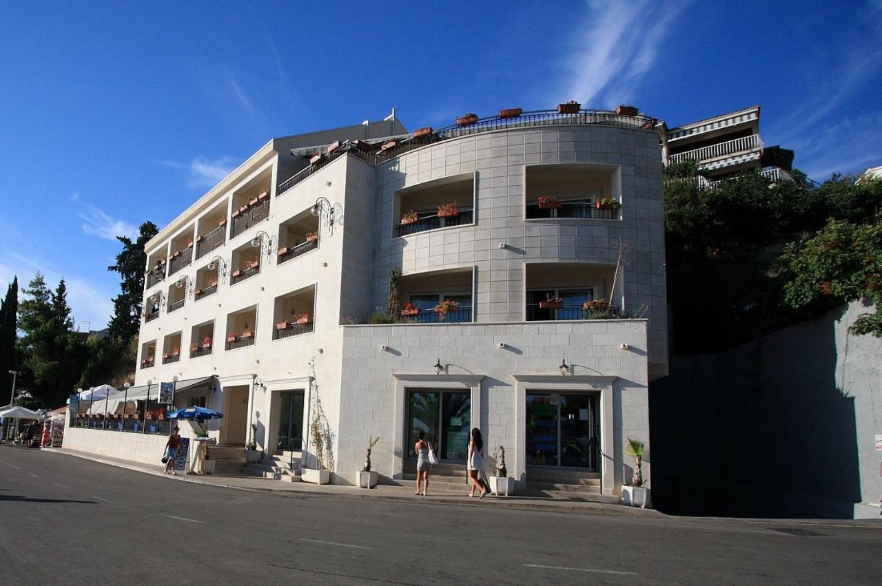 Aparthotel Natalia Podgora Bagian luar foto