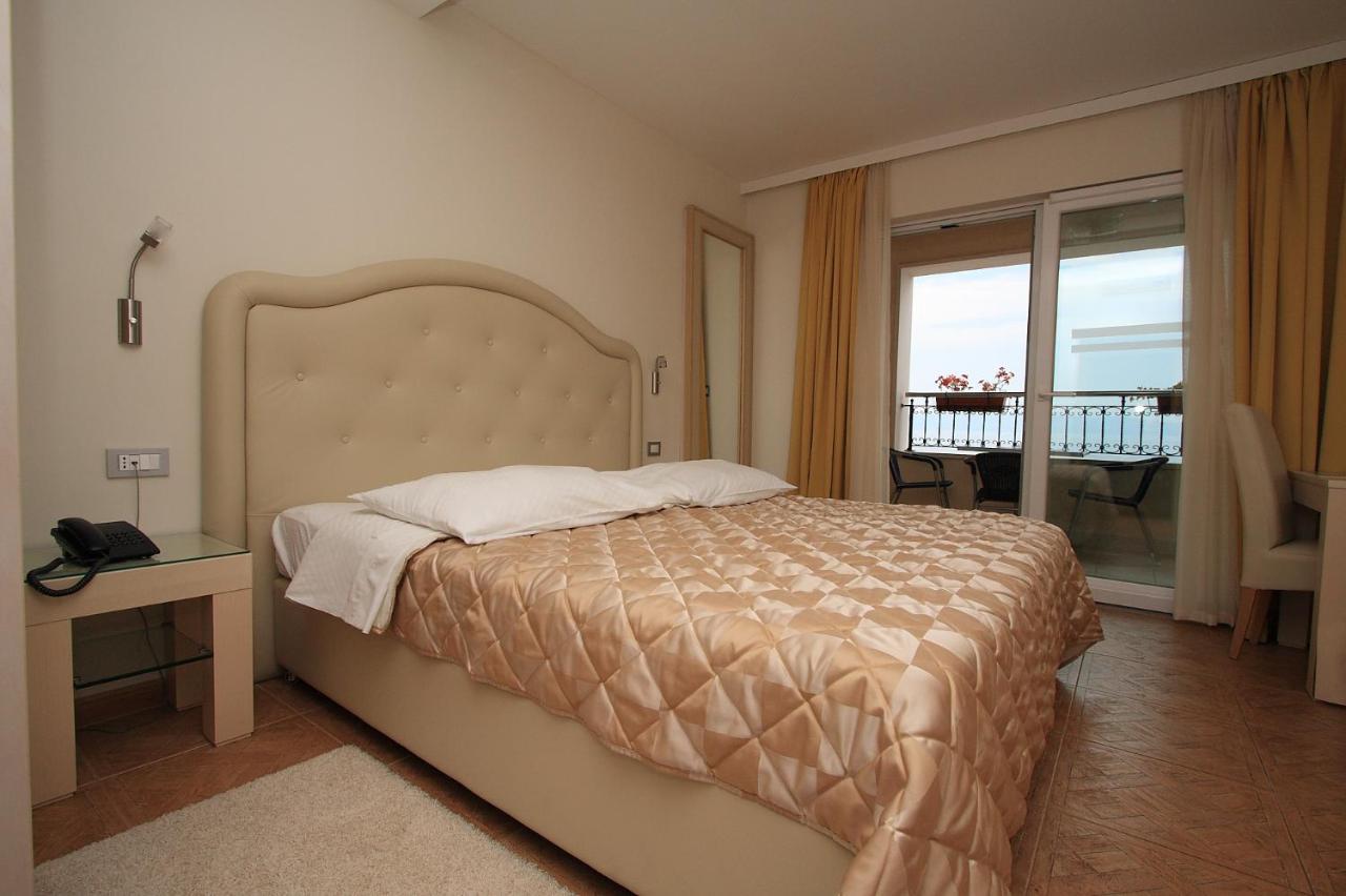 Aparthotel Natalia Podgora Bagian luar foto