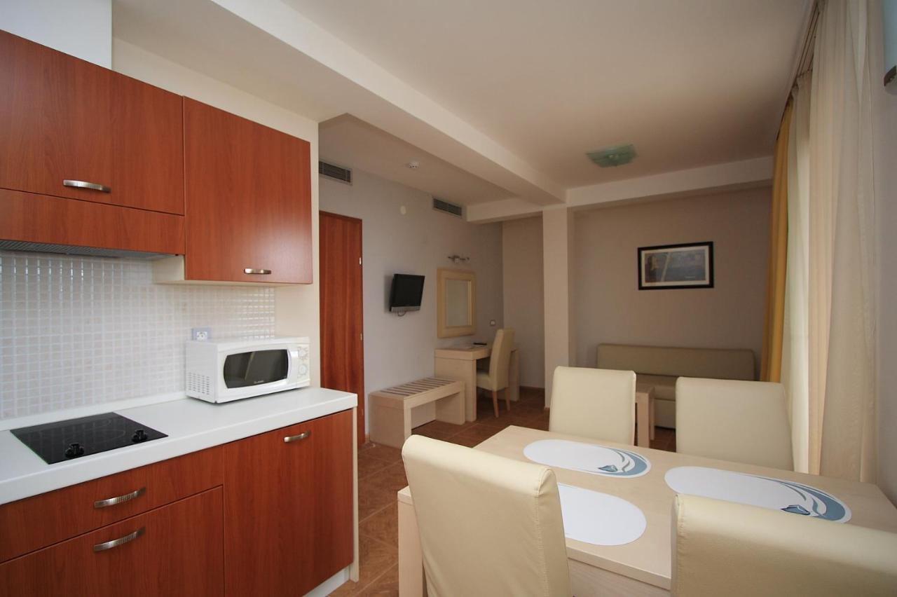 Aparthotel Natalia Podgora Bagian luar foto