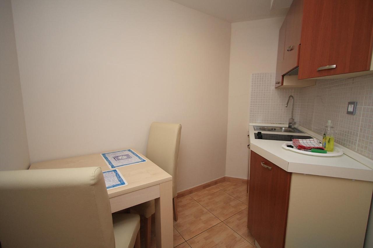 Aparthotel Natalia Podgora Bagian luar foto