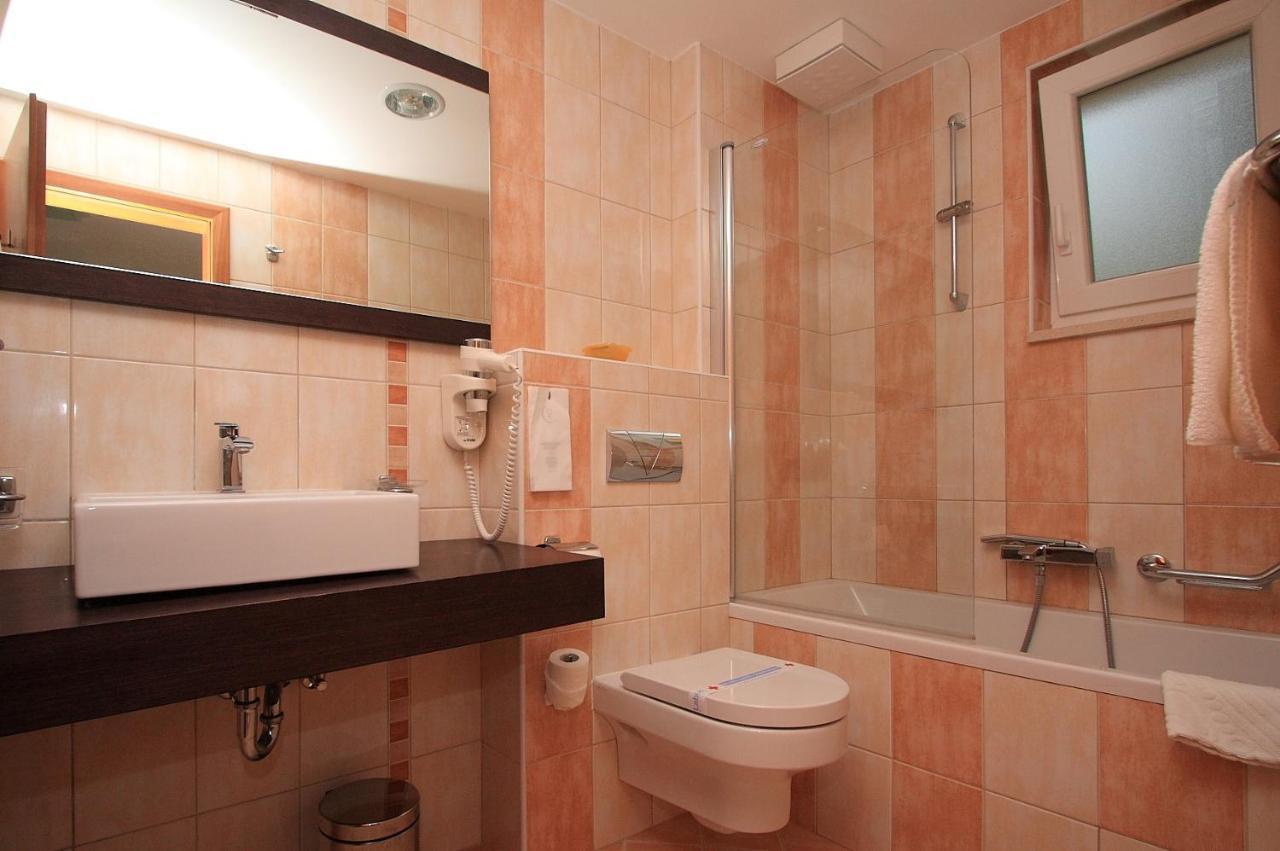 Aparthotel Natalia Podgora Bagian luar foto