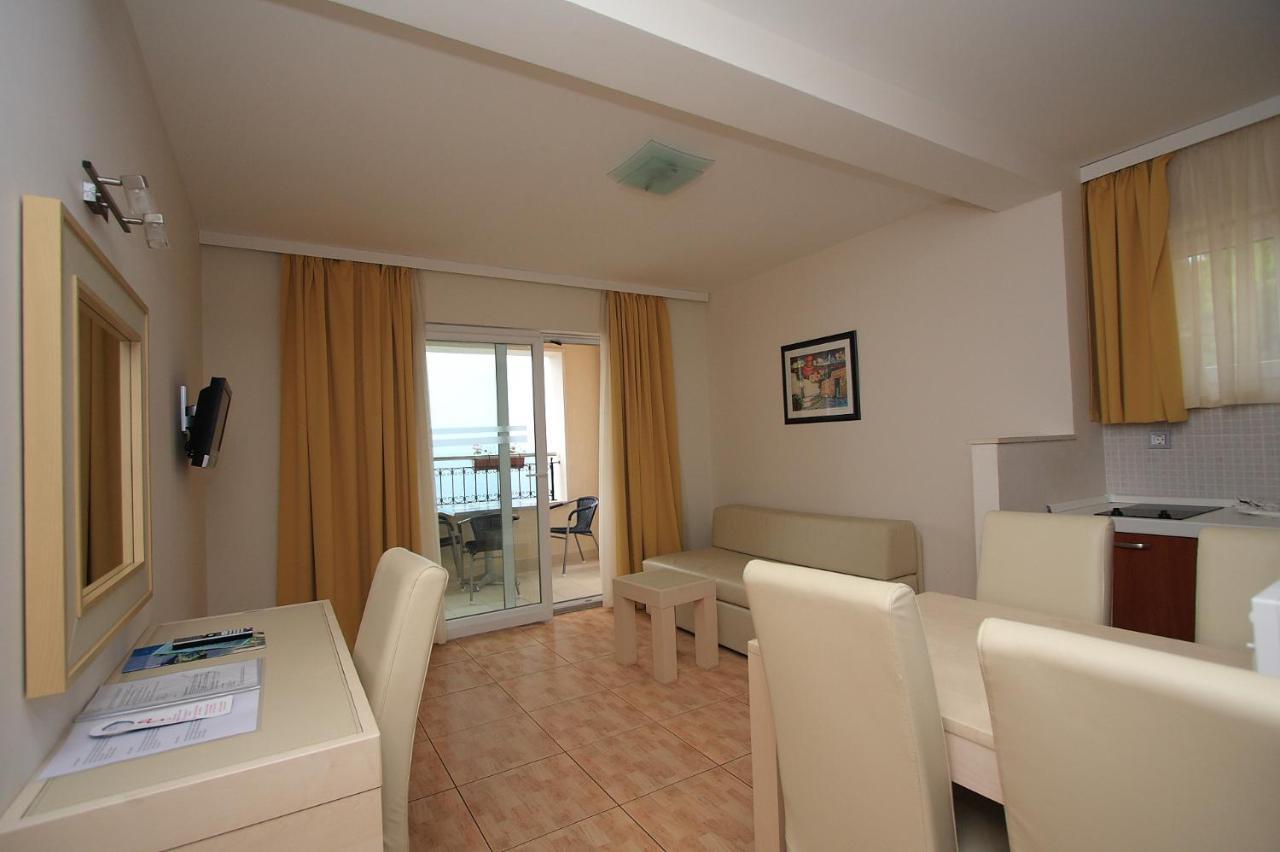 Aparthotel Natalia Podgora Bagian luar foto