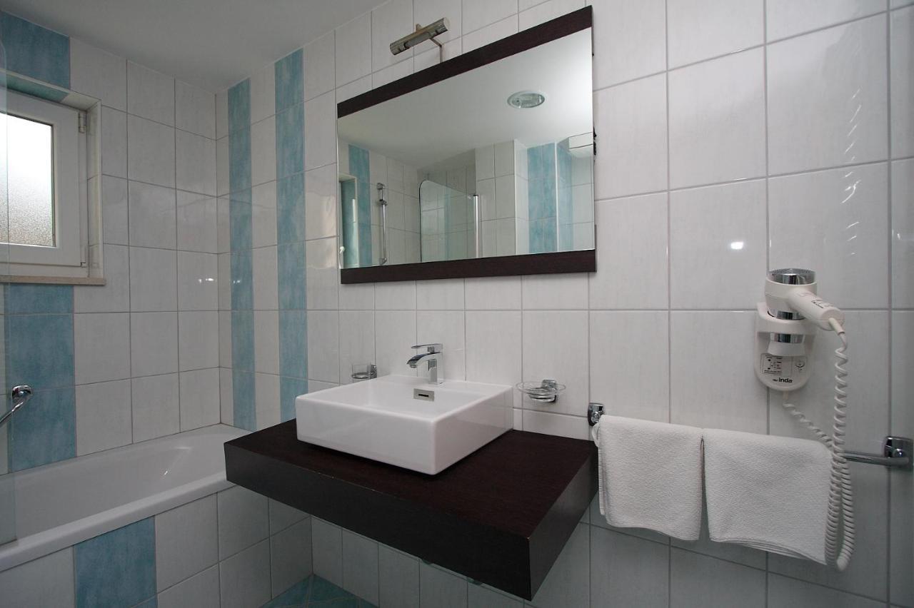 Aparthotel Natalia Podgora Bagian luar foto