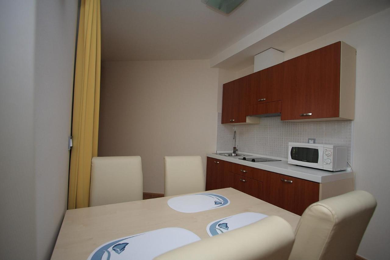 Aparthotel Natalia Podgora Bagian luar foto